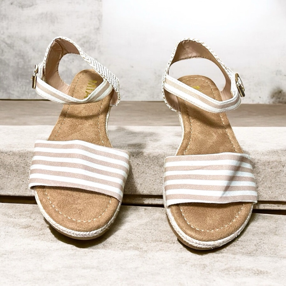 Girls tan stripe sandles